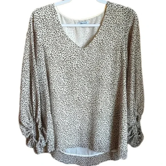 Women's Animal Print Small Over-sized Blouse - Picture 1 of 6